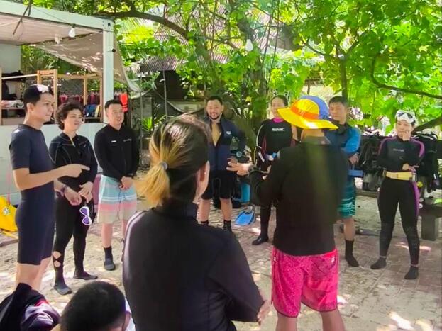 Dive briefing